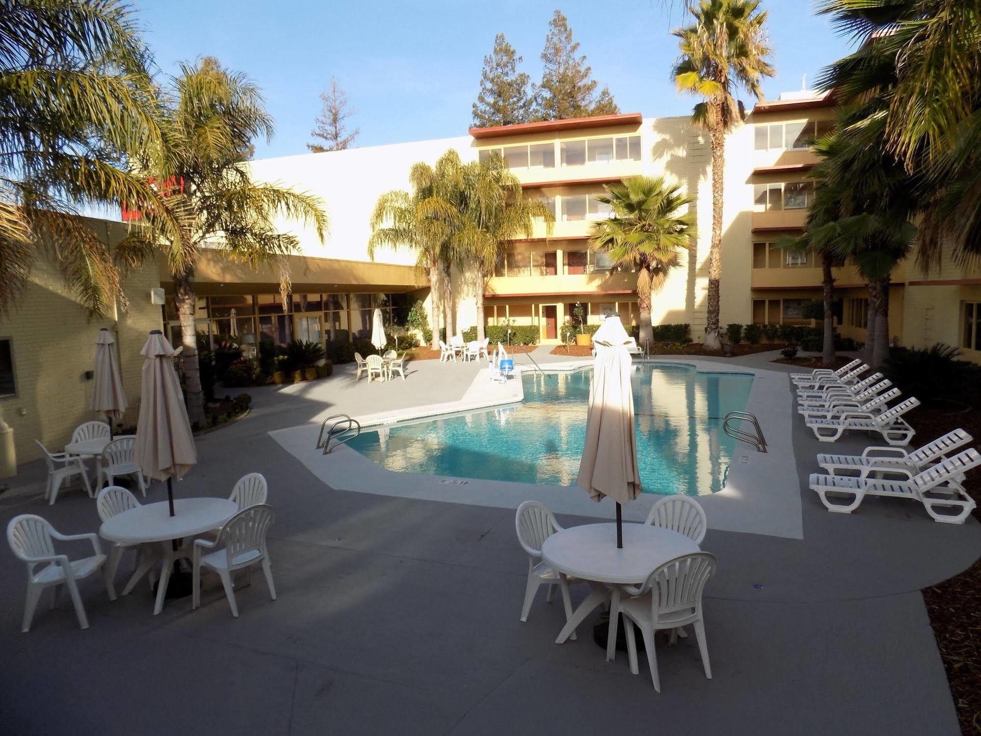 Hotel Ramada By Wyndham Sacramento North Highlands Exterior foto